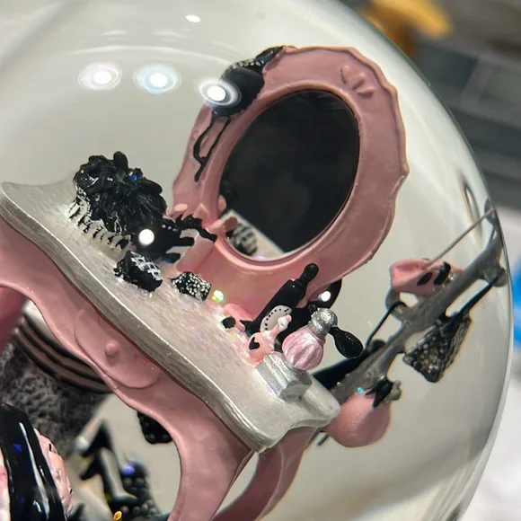 Victoria's Secret Vintage Musical Globe - Picture 4 of 17